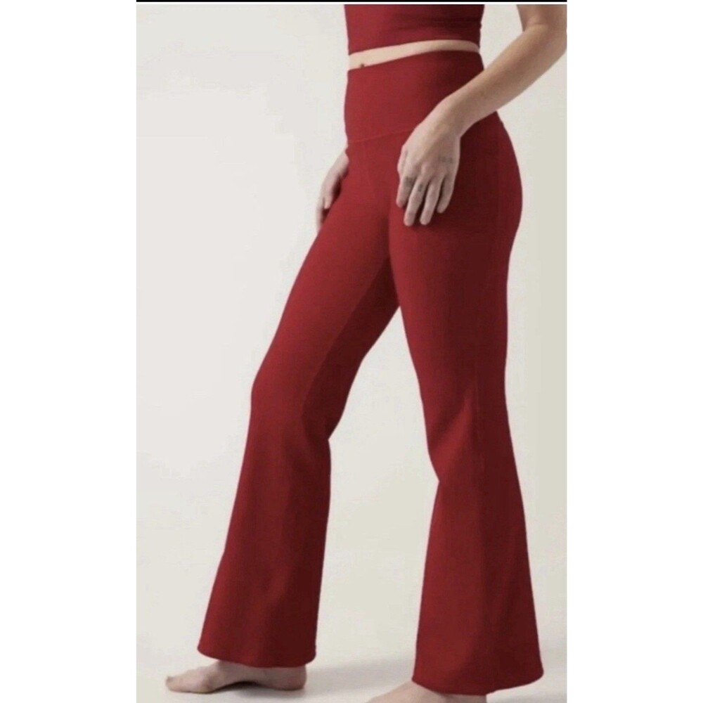 Athleta Salutation Stash Rib Flare Women's Sz M Cherry Red High Waisted Pockets